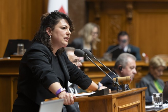 Tamara Funiciello, SP-BE, spricht waehrend der Debatte um den Voranschlag 2026 mit integriertem Aufgaben- und Finanzplan 2027-2029, waehrend der Wintersession der Eidgenoessischen Raete, am Montag, 15 ...