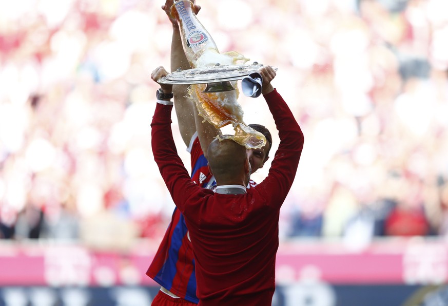 Guardiola geht's weiter an den Kragen! Der Meistertrainer erhält auch von Daniel Van Buyten eine «Taufe».