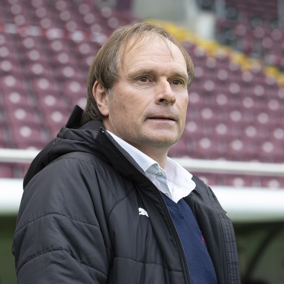 Alain Geiger, coach of Servette FC, looks his players, during the Super League soccer match of Swiss Championship between Servette FC and FC Lausanne-Sport, at the Stade de Geneve stadium, in Geneva,  ...