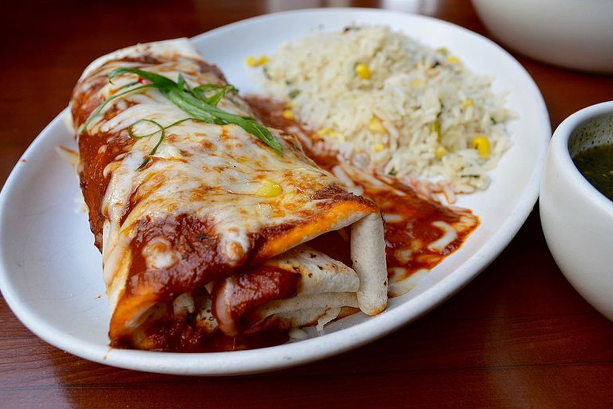 burrito con arroz mexiko mexikanisch essen food https://commons.wikimedia.org/wiki/File:Burrito_with_rice.jpg