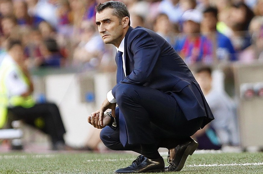 epa07057155 FC Barcelona&#039;s head coach Ernesto Valverde reacts during the Spanish La Liga soccer match between FC Barcelona and Athletic Bilbao in Barcelona, Spain, 29 September 2018. EPA/ANDREU D ...