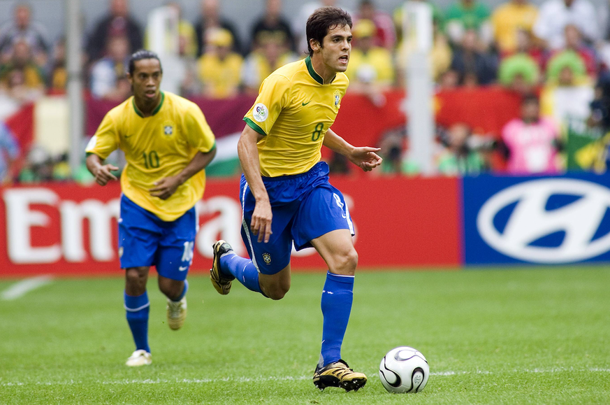 Kaka (re.) am Ball, daneben Ronaldinho (beide Brasilien) - Fußball Herren Nationalmannschaft 2006, Nationalteam, Test, Testspiel, Brasilien Gruppe Basel Dynamik,