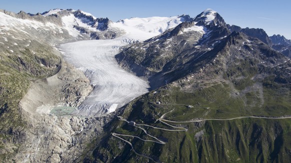 Der Klimawandel lässt nicht nur den Rhonegletscher schmilzen. Die Gletscher-Initiative will deshalb die Treibhausgasemissionen der Schweiz bis 2050 auf Null senken. (Archivbild)