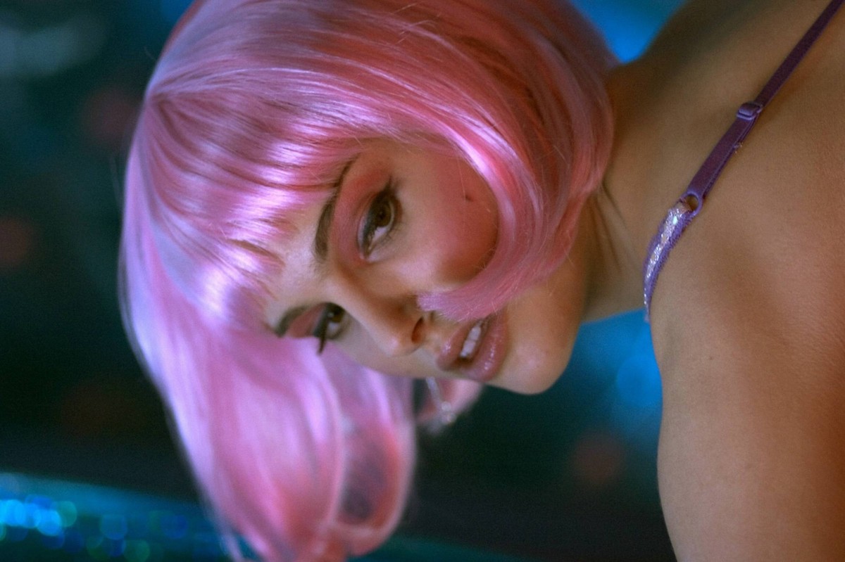 HAUTNAH Closer USA 2004 Mike Nichols Alice (NATALIE PORTMAN mit Perrücke) jobbt als Stripperin in einem Londoner Nobel-Club.