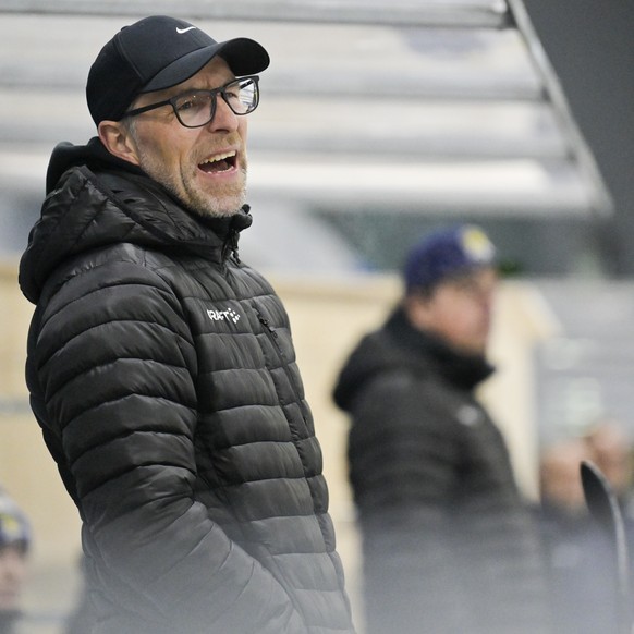 Head Coach Rolf Schrepfer (EA) im Eishockey Spiel der Swiss League zwischen dem EHC Arosa (EA) und dem EHC Chur (EHCC), am Dienstag, 28. Oktober 2025, im Sport- und Kongresszentrum in Arosa. (KEYSTONE ...
