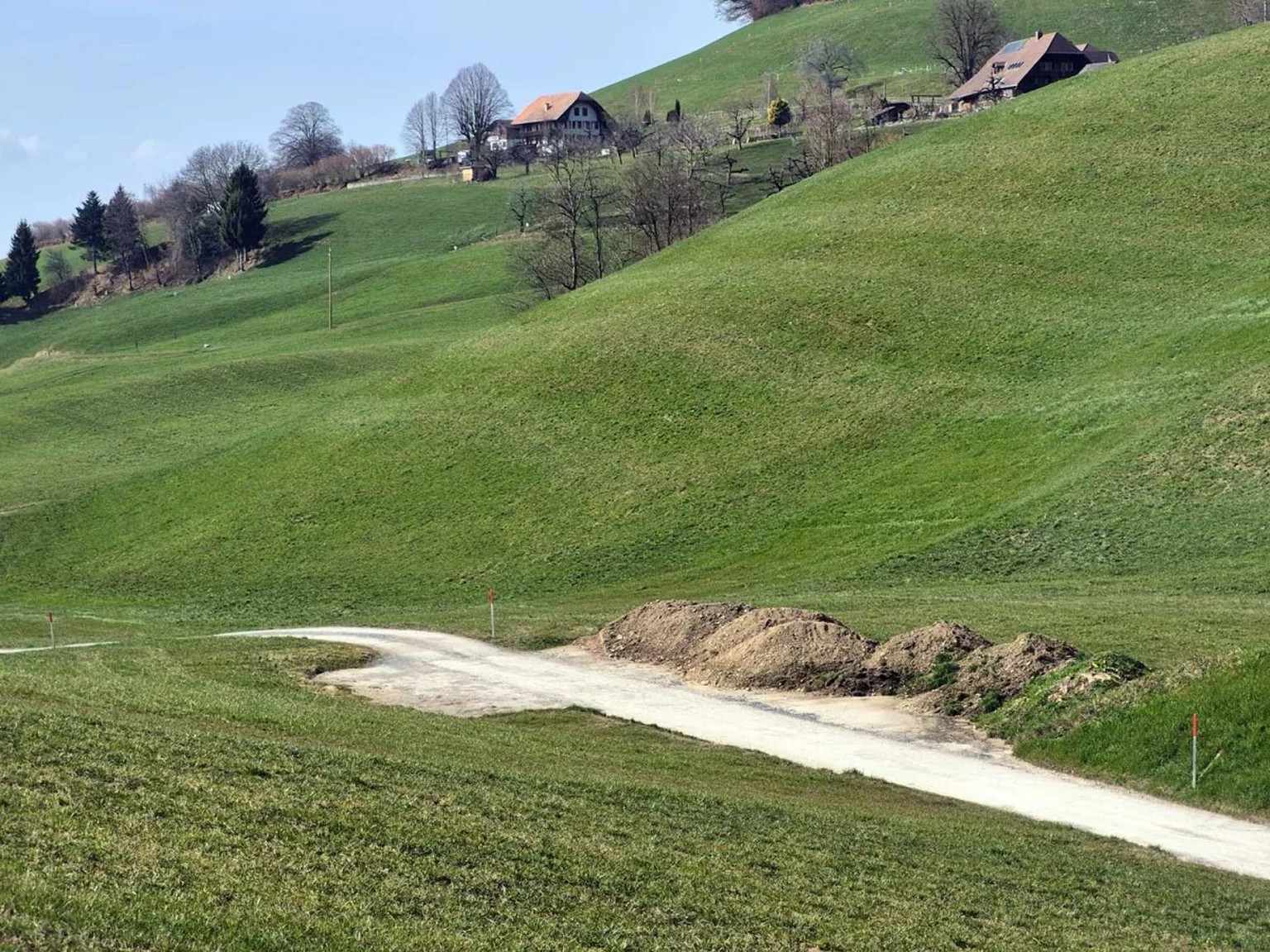 Von der Bohrstelle in Linden ist heute nur noch die Betonplatte sichtbar, auf der einst der Bohrturm stand.