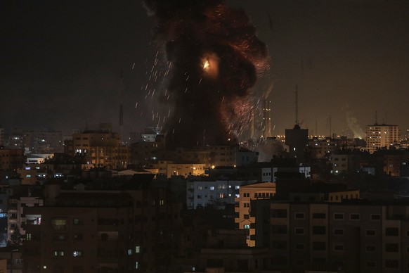 epa07161453 Smoke rises from the building of Al-Aqsa channel belonging to Hamas movement after Israeli air strike in Gaza City, 12 November 2018. Quider and six fighters were killed after Israeli air  ...