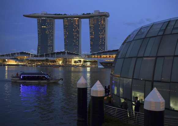 Das Wahrzeichen Marina Bay steht auf einer künstlichen Insel.