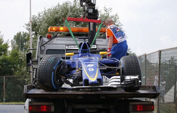 Hungary Formula One - F1 - Hungarian Grand Prix 2016 - Hungaroring, Hungary - 23/7/16 The damaged car of Sauber&#039;s Marcus Ericsson during qualification REUTERS/Laszlo Balogh