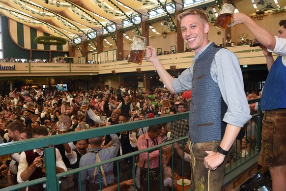 News Themen der Woche KW38 News Bilder des Tages Dominik Krause Buergermeister Muenchen 22.09.24 Oktoberfest Braeurosl Festzelt Muenchen *** Dominik Krause Mayor of Munich 22 09 24 Oktoberfest Braeuro ...