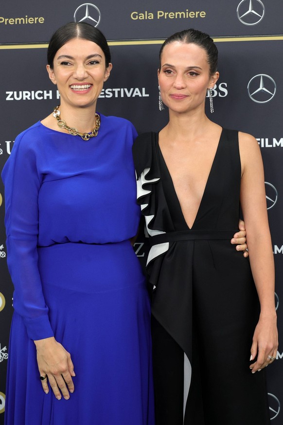 20th Zurich Film Festival 2024 Photocall The Assessment Fleur Fortune li. und Alicia Vikander auf dem gr¸nen Teppich beim 20. Zurich Film Festival 2024. Z¸rich, 08.10.2024. Schweiz. *** 20th Zurich Fi ...