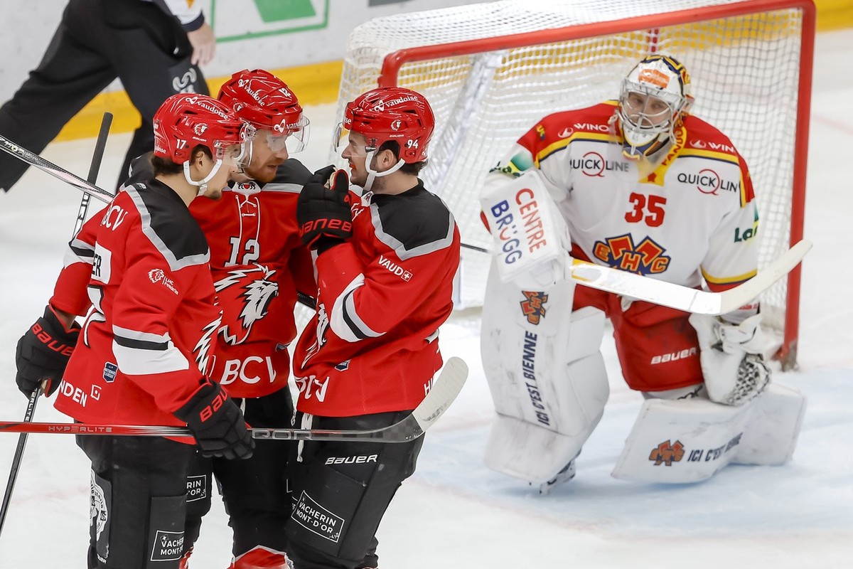 Lausanne's forward Tim Bozon #94 celebrates his goal with his teammates Lausanne's forward Ken Jaeger #17 and Lausanne's forward Michael Raffl #12, past Biel's goalkeeper Harri Sae ...