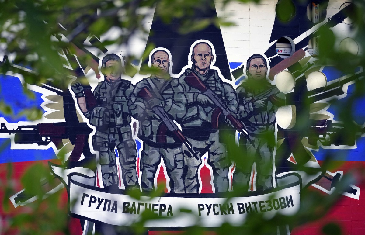 A mural depicting mercenaries of Russia's Wagner Group that reads: "Wagner Group - Russian knights" on a wall in Belgrade, Serbia, Tuesday, Sept. 20, 2022. The Kremlin said Tuesday that ...