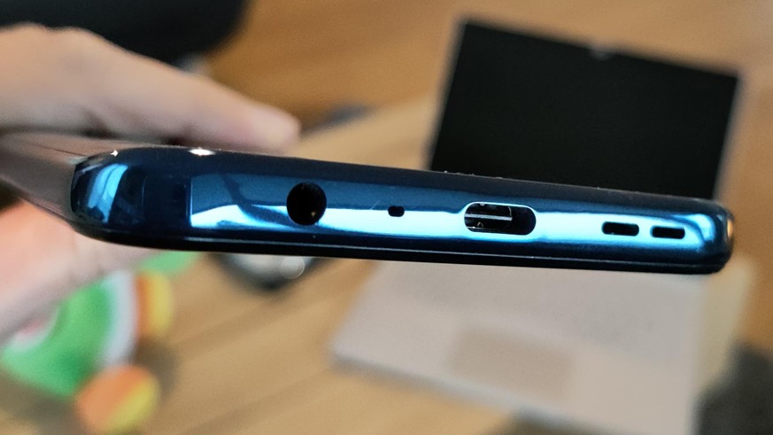 Das Nokia 8.3 5G hat einen USB-C-Anschluss und eine separate Buchse für den Kopfhörer.