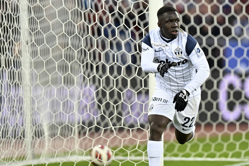 Der Zuercher Wilfried Gnonto jubelt nach dem 3-1 beim Fussball Meisterschaftsspiel der Super League FC Zuerich gegen den FC Basel im Stadion Letzigrund in Zuerich am Sonntag, 27. Februar 2022. (KEYSTO ...
