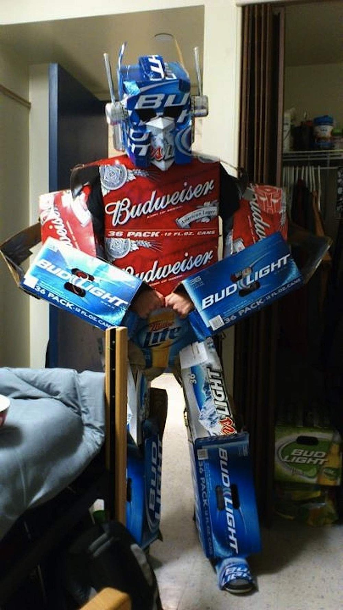 budweiser transformer robot halloween https://www.tufieston.com/sugerencias/disfraces-originales-para-halloween-2018