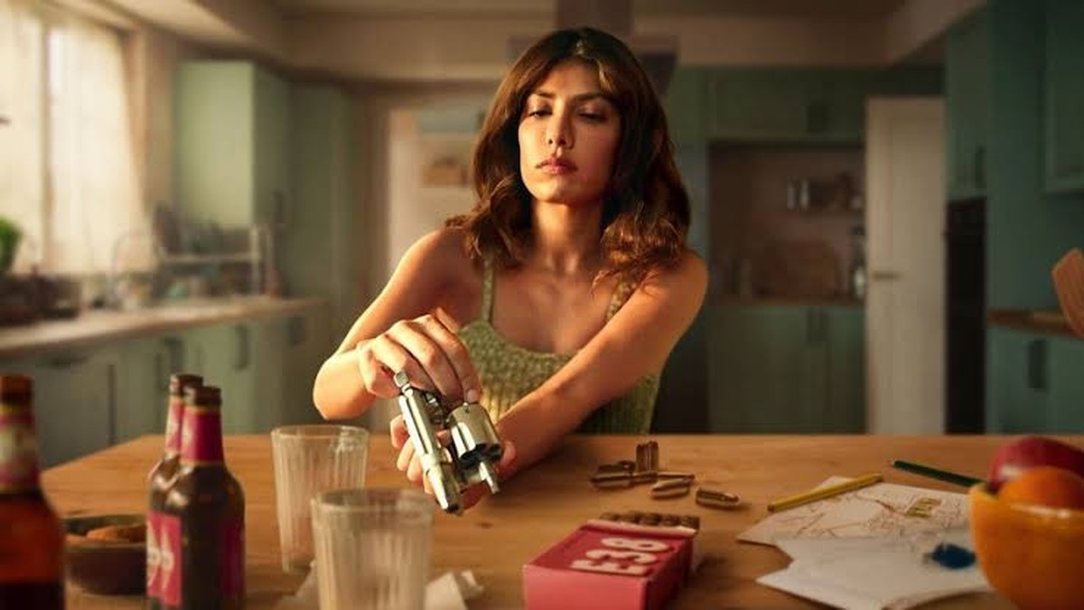 Erin Carter est interprétée par l'actrice kurdo-suédoise Elvin Ahmad, vue dans la série danoise The Rain.