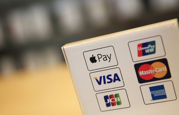 epa05167546 An Apple Pay service logo is seen along with other major payment services logos at a cashier in an Apple store in Beijing, China, 18 February 2016. US electronics giant Apple Inc. launched ...