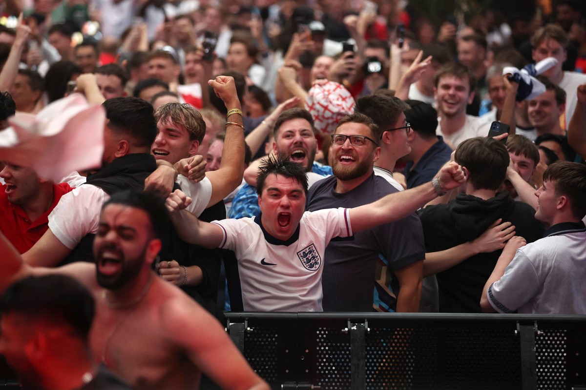 Fans watching England v Slovakia - EUFA Euro 2024 England fans at BOXPark Wembley in London celebrate after England s Harry Kane scores their side s second goal during a screening of the UEFA EURO, EM ...