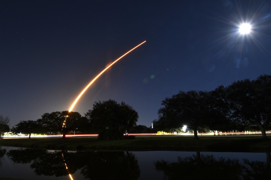 CORRECTS DAY OF WEEK TO TUESDAY - In this image taken with a slow shutter speed, a SpaceX Falcon 9 rocket from Launch Pad 39A at Kennedy Space Center, arcs across the night sky in this view from Viera ...