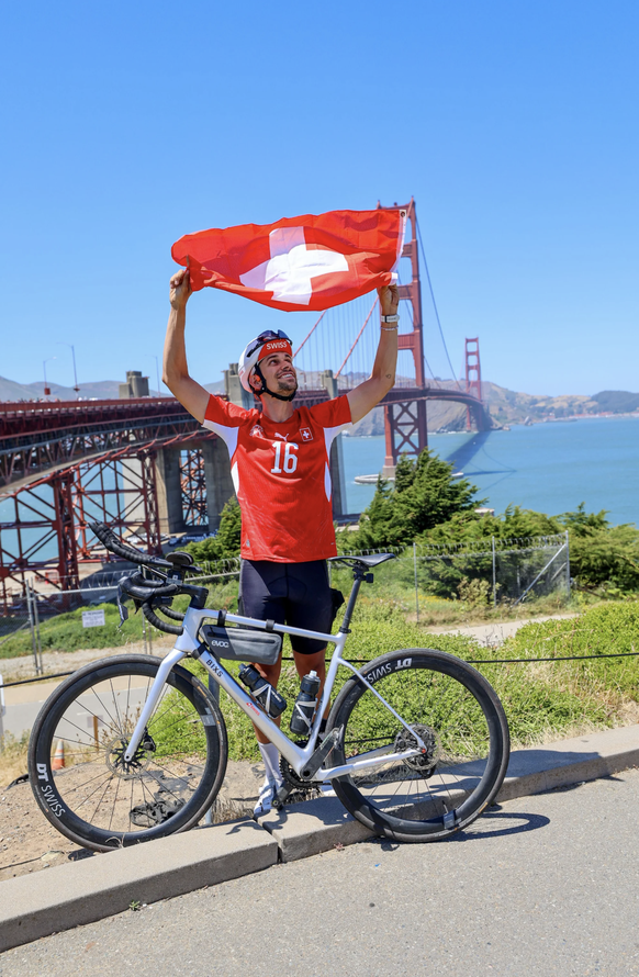 Bolliger posiert vor der Golden Gate Bridge.