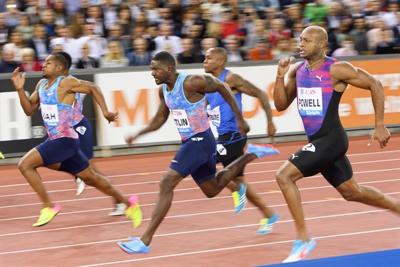 epa06160877 Chijindu Ujah (L) of Britain is on his way to win the men&#039;s 100m race during the Weltklasse IAAF Diamond League international athletics meeting in the Letzigrund stadium in Zurich, Sw ...