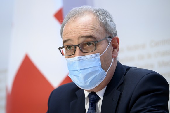 Bundesratspraesident Guy Parmelin spricht waehrend einer Medienkonferenz ueber die neusten Entscheide des Bundesrates zur Coronavirus-Pandemie, am Freitag, 11. Juni 2021, in Bern. (KEYSTONE/Anthony An ...