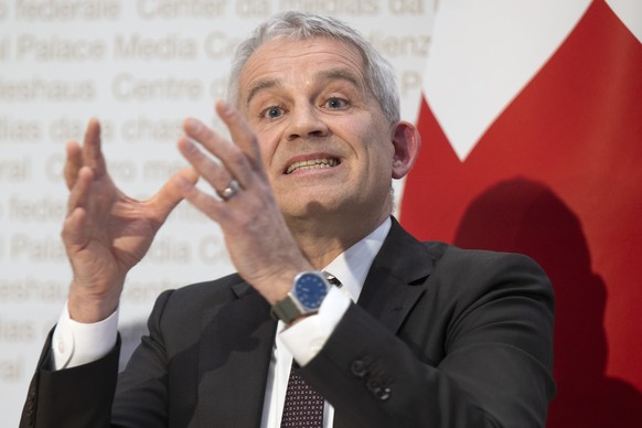 Bundesrat Beat Jans spricht an einer Medienkonferenz ueber die Botschaft zum Bundesgesetz ueber die Unterstuetzung der Opfer der Brandkatastrophe in Crans-Montana und Entscheide ueber das weitere Vorg ...