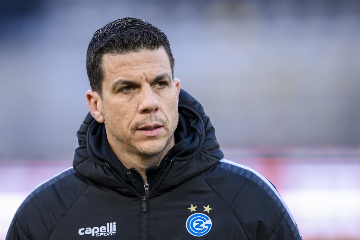 L'entraineur zurichois Bruno Berner reagit lors de la rencontre du championnat de football de Super League entre FC Stade Lausanne Ouchy et Grasshopper Club Zuerich le samedi 2 mars 2024 au stade ...
