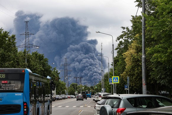 epa13046867 Smoke billows in the background following a reported Ukrainian drone attack, in Moscow, Russia, 18 June 2026. Russian authorities reported intercepting nearly 200 Ukrainian drones across t ...