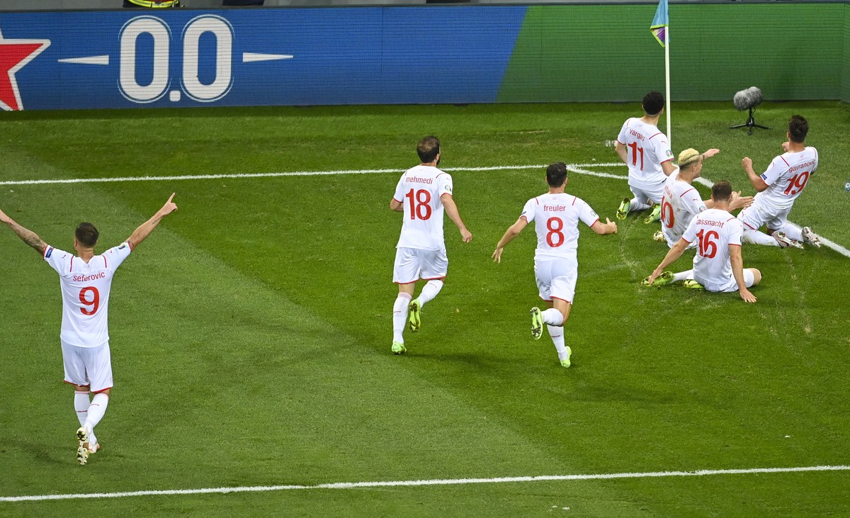 Switzerland's Mario Gavranovic, right, celebrates after scoring his team's third goal during the Euro 2020 soccer championship round of 16 match between France and Switzerland at National Ar ...