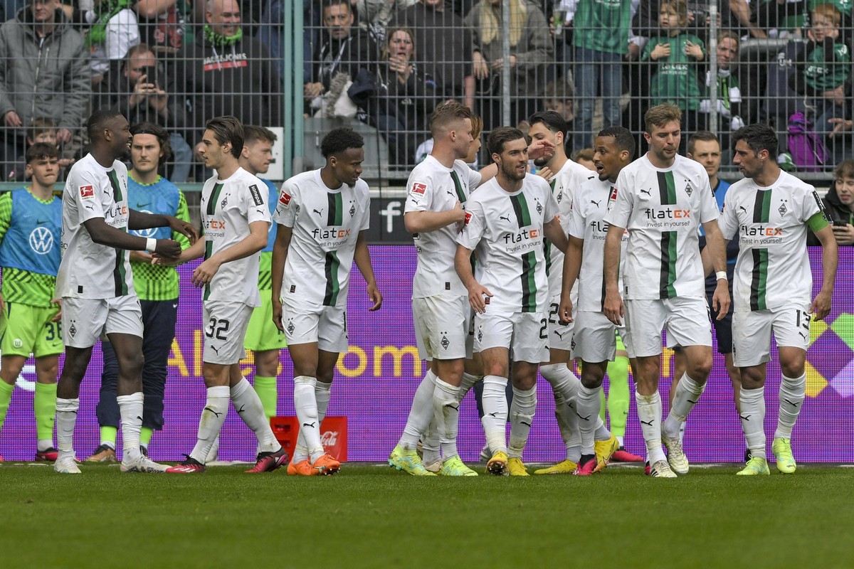 Marcus Thuram 10, Borussia Moenchengladbach jubelt nach dem Tor zum 2:0 mit der Mannschaft 09.04.2023 Fussball Borussia Moenchengladbach vs VfL Wolfsburg , Borussia-Park, Moenchengladbach, DFB/DFL REG ...