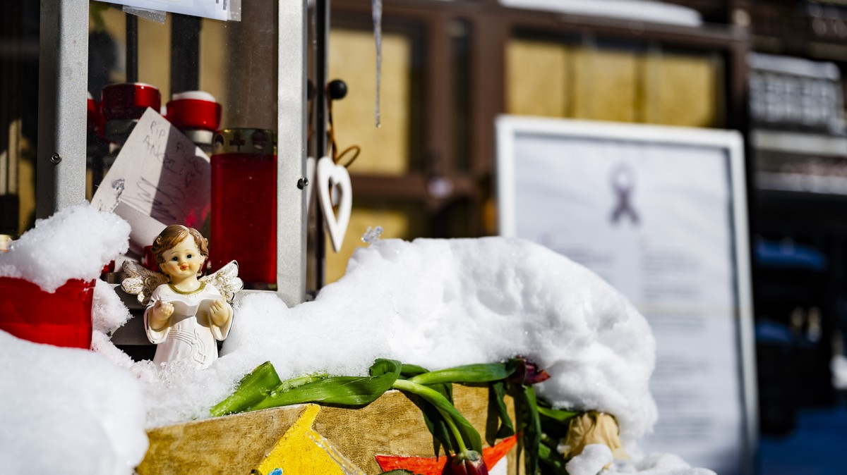 epa12864311 Snow covers the entrance to the 'Le Constellation' bar, three months after the tragedy, in Crans-Montana, Switzerland, 01 April 2026. Forty-one people, mostly teenagers, lost the ...