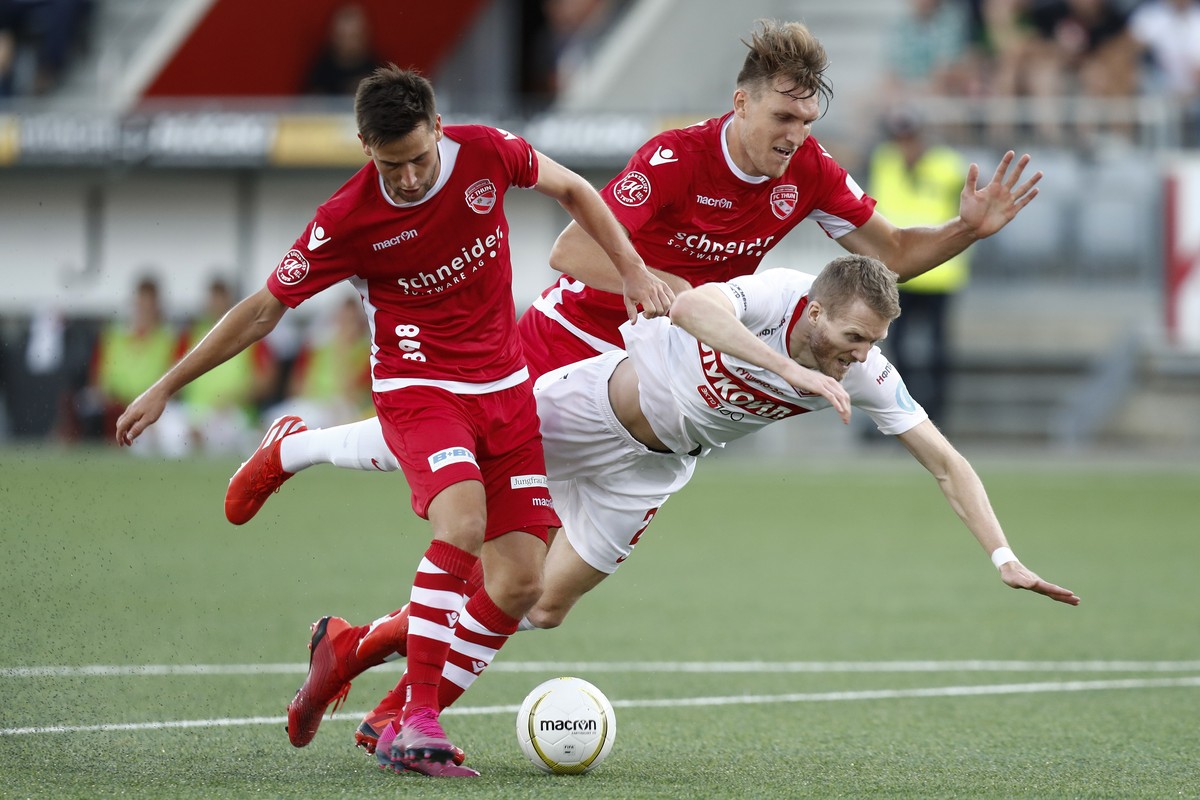 Thun's Nikki Havenaar, right, and Thun's Sven Joss, left, tackle Spartak's Andre Schuerrle, center, during the Europa League Qualification round 3 match between FC Thun and Spartak Mosc ...