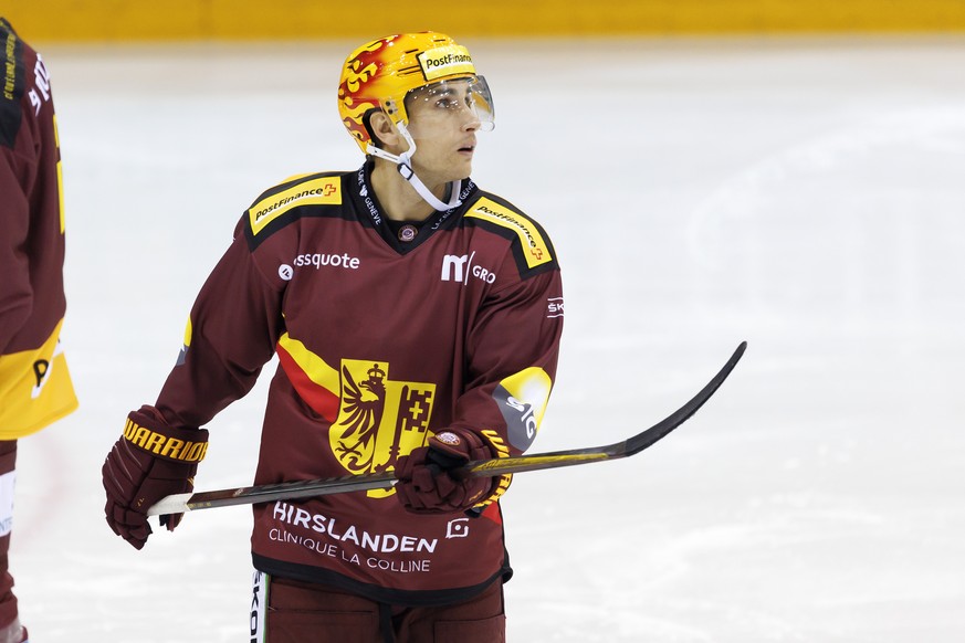 PostFinance Top Scorer Geneve-Servette&#039;s forward Valtteri Filppula looks the jumbo tron, during a National League regular season game of the Swiss Championship between Geneve-Servette HC and HC A ...