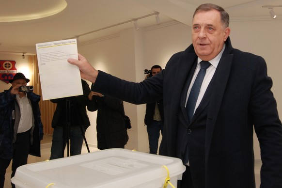 Bosnian Serb leader Milorad Dodik casts his ballot in a snap presidential election of Republika Srpska at a polling station in Laktasi, northwest of Sarajevo, Bosnia, Sunday, Nov. 23, 2025. (AP Photo/ ...