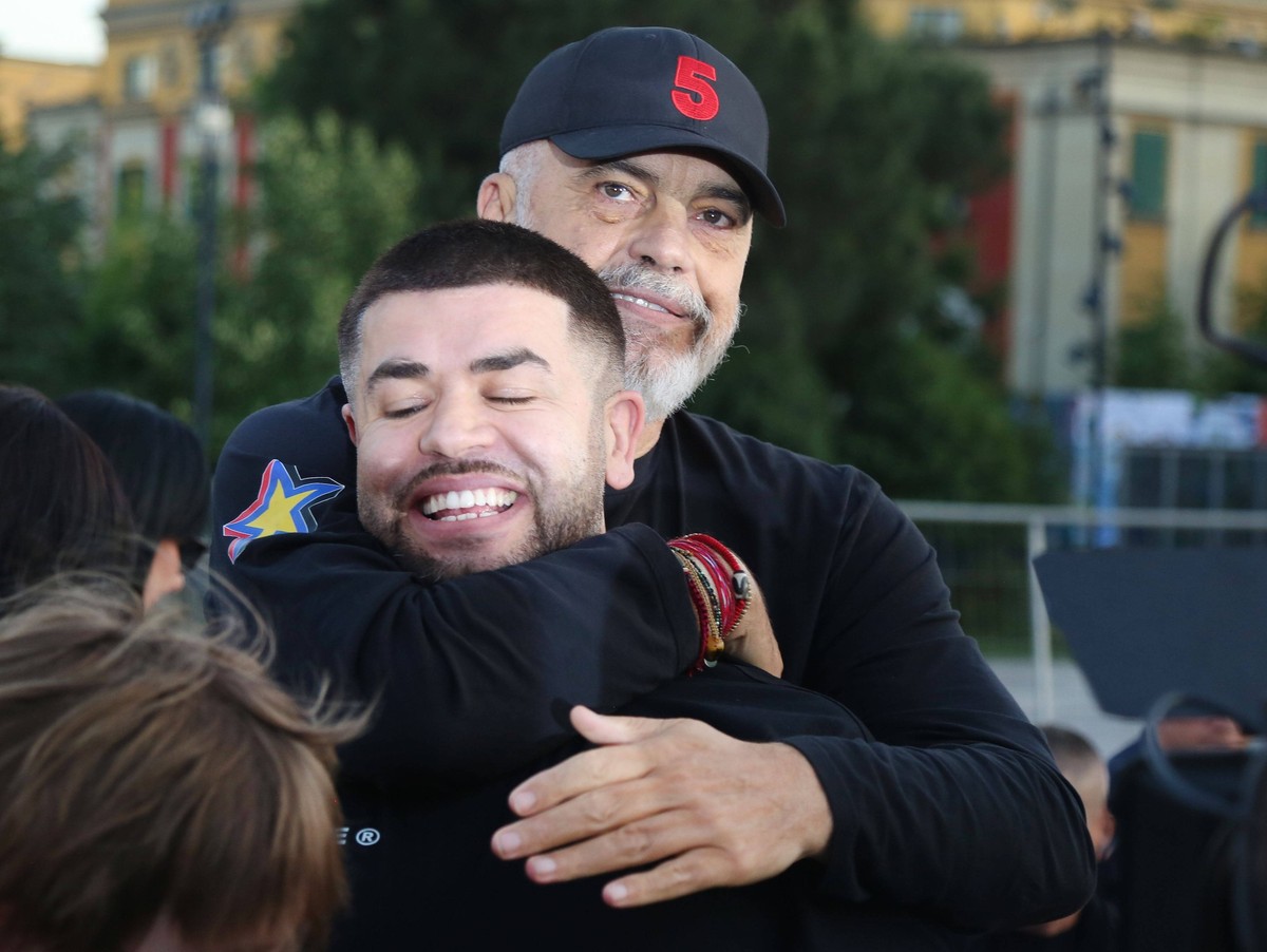 Albanian PM Edi Rama rally after Parliamentary Elections 2025, Tirana, Albania on May 14, 2025. Albania s Prime Minister Edi Rama embraces rapper Noizy during a rally following his Socialist Party s e ...