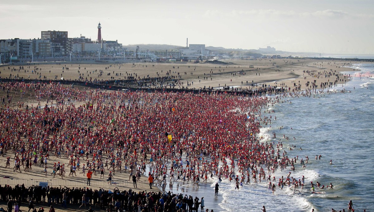 Massenandrang am Strand von Scheveningen.