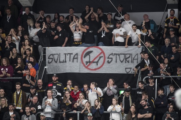 Lugano&#039;s fans, during the preliminary round game of the National League 2022/23 between HC Lugano and HC Davos at the ice stadium Corner Arena, Saturday, October 8, 2022. (KEYSTONE/Ti-Press/Pablo ...