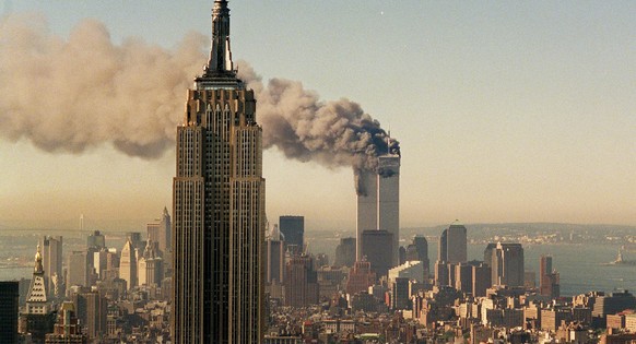 ZUM 15. JAHRESTAG DER TERRORANSCHLAEGE AUF DAS WORLD TRADE CENTER UND DAS PENTAGON AM SONNTAG, 11. SEPTEMBER 2016, STELLEN WIR IHNEN FOLGENDES BILDMATERIAL ZUR VERFUEGUNG  [Serie Bild 1/17] The twin  ...