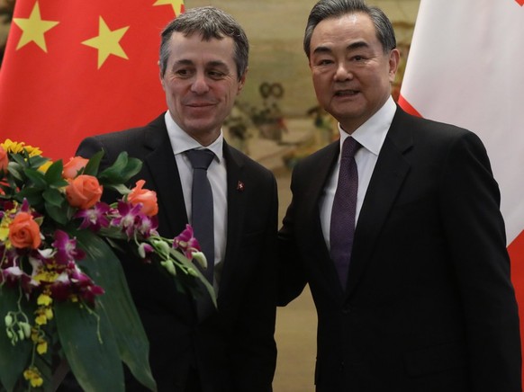 epa06642607 Chinese State Councilor and Foreign Minister Wang Yi (R) and Swiss Federal Councilor and Foreign Minister Ignazio Cassis (L) attend a joint press conference at the Ministry of Foreign Affa ...