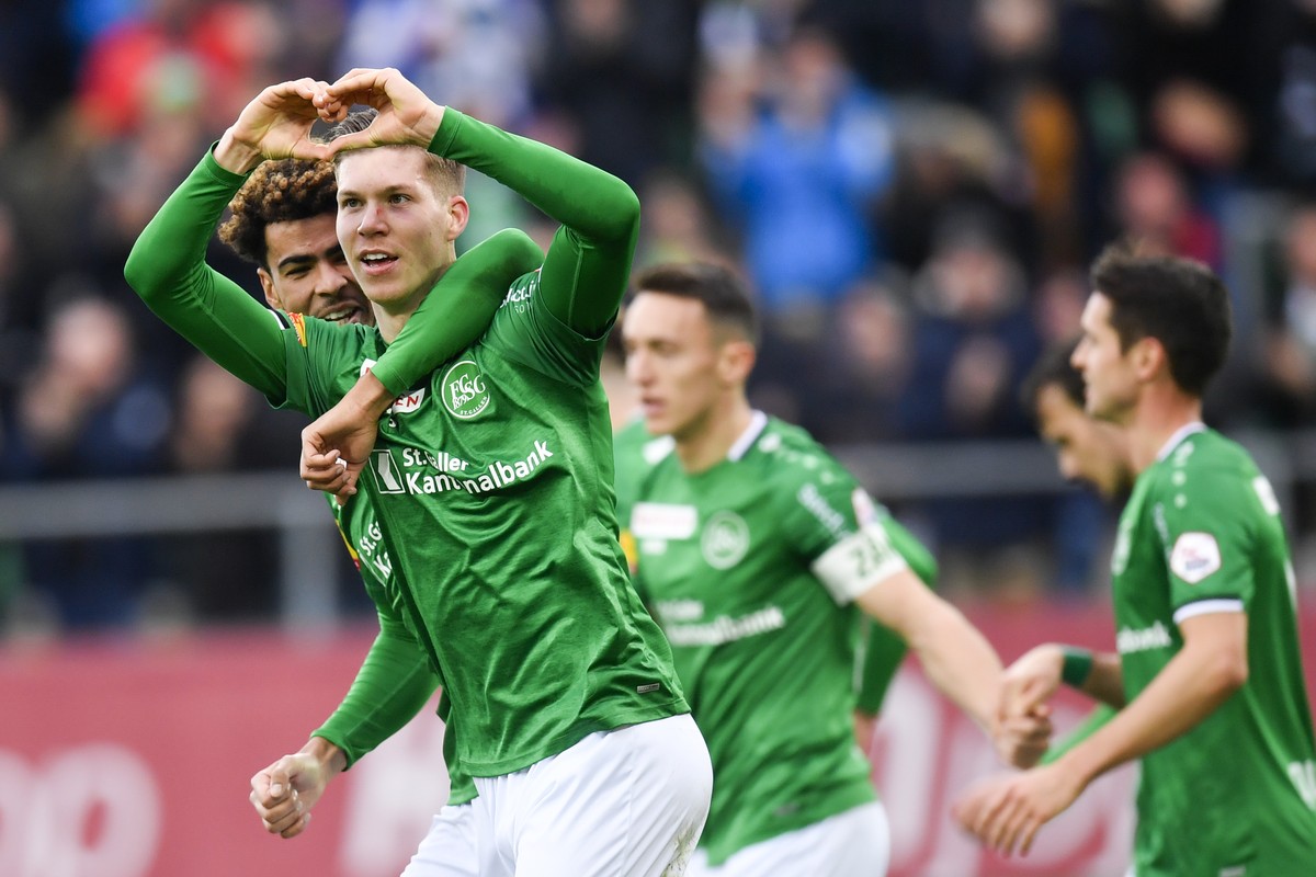 St. Gallens Cedric Itten bejubelt seinen Treffer zum 1-0 beim Fussball Super-League Spiel zwischen dem FC St. Gallen und Servette FC, am Sonntag, 9. Februar 2020, im Kybunpark in St. Gallen. (KEYSTONE ...