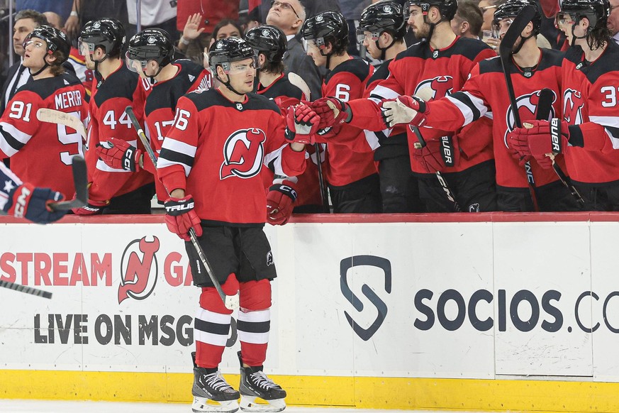 NHL, Eishockey Herren, USA Columbus Blue Jackets at New Jersey Devils Apr 6, 2023 Newark, New Jersey, USA New Jersey Devils right wing Timo Meier 96 celebrates his goal with teammates during the secon ...