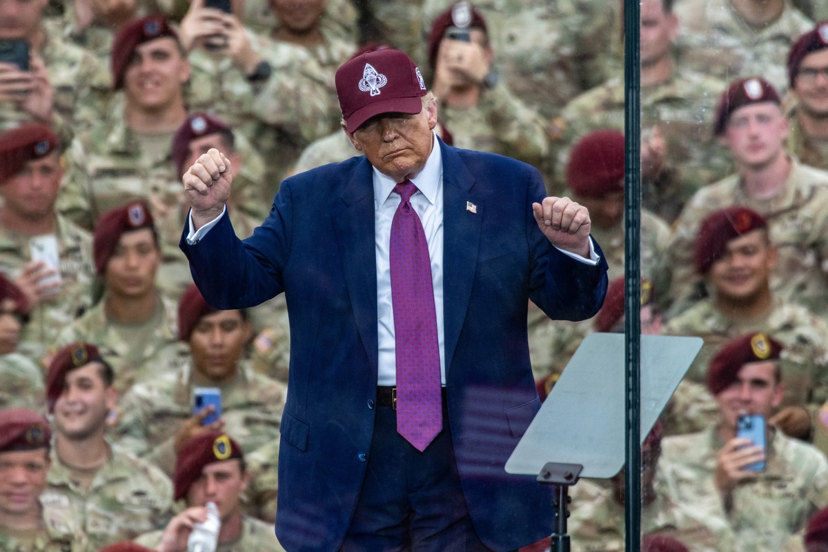 epa12169157 US President Donald Trump dances as he speaks at Fort Bragg to celebrate the US Army's 250th anniversary at Pike Field at Fort Bragg, North Carolina, USA, 10 June 2025. Fort Bragg is  ...