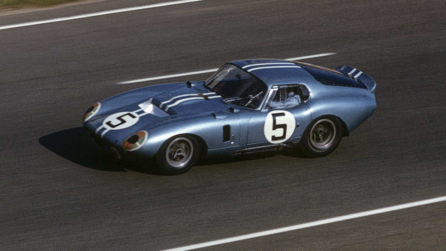 Dan Gurney, Shelby Cobra Daytona Coupe , 24 Hours of Le Mans, Le Mans, 22 June 1964. (Photo by Bernard Cahier/Getty Images)