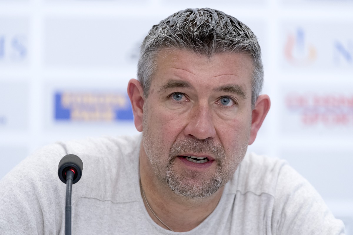 ZUR BEENDIGUNG DES ARBEITSVERHAELTNISSES VON URS FISCHER BEIM FC BASEL ERHALTEN SIE FOLGENDE ARCHIVBILDER, AM MONTAG, 10. APRIL 2017 ---- Urs Fischer, Trainer des FC Basel, spricht an einer Medienkonf ...