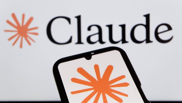 Claude AI photo Illustration in Indonesia - 01 Oct 2025 In this photo illustration, the Claude AI logo is displayed on a smartphone. Indonesia Copyright: xAlgixFebrixSugitax/xSOPAxImagesx AFS_ClaudeAI ...