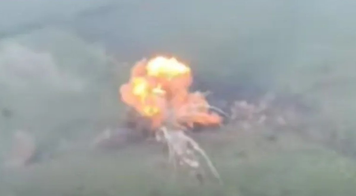Hier explodiert der russischer Panzer.