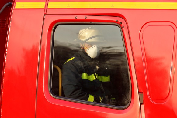 epa08305386 An airport worker wears a mask after a plane carrying British passengers and crew of the MS Braemar cruise ship takes off for the United Kingdom, in Havana, Cuba, 18 March 2020. The ship d ...