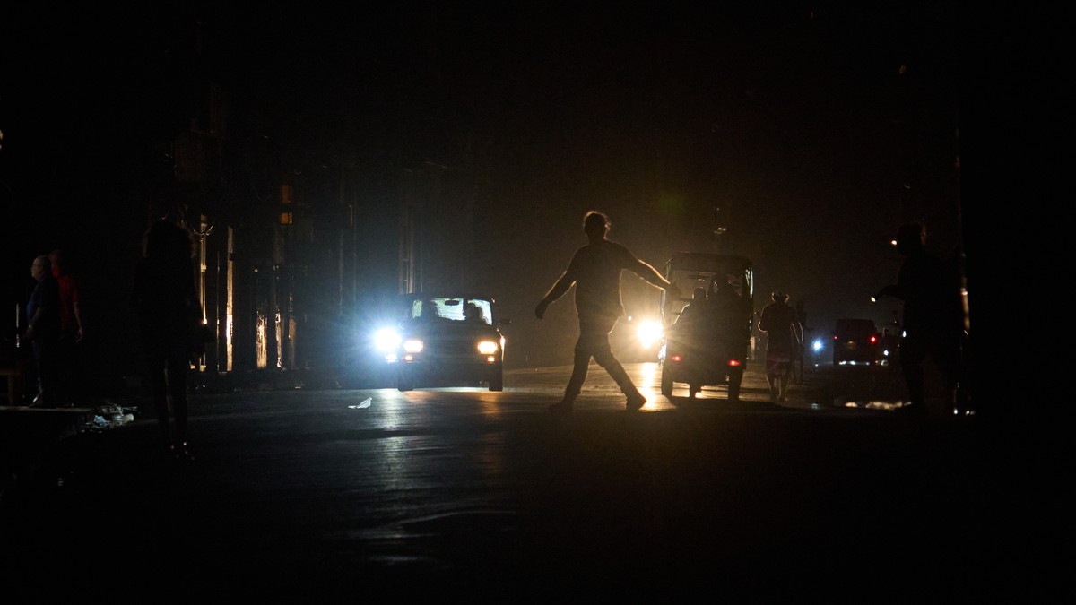 A man crosses a street during a blackout in Havana, Wednesday, March 4, 2026. (AP Photo/Ramon Espinosa)
Cuba Blackout